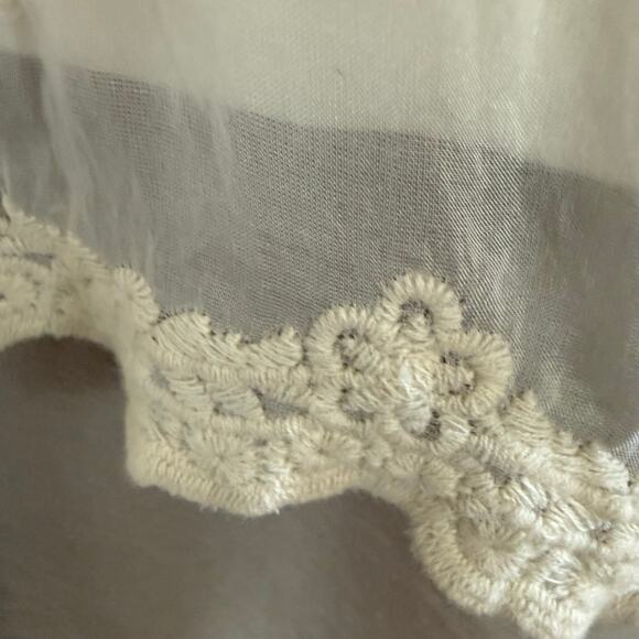 Angela Moda Italian Silk Blend Embroidered Top Size Medium NWT - Picture 6 of 8